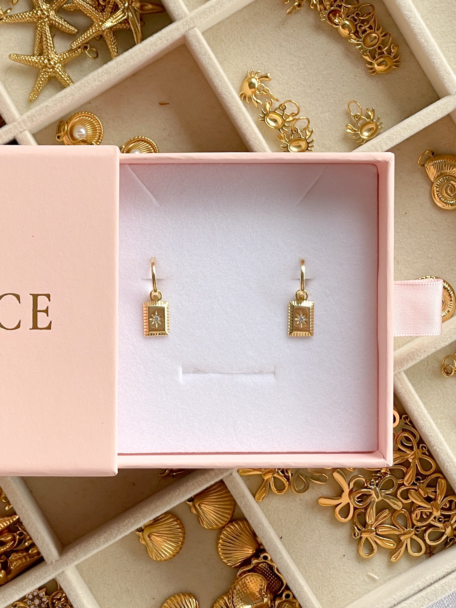 Phoebe pendant earrings in 18k gold, in a Marice gift box