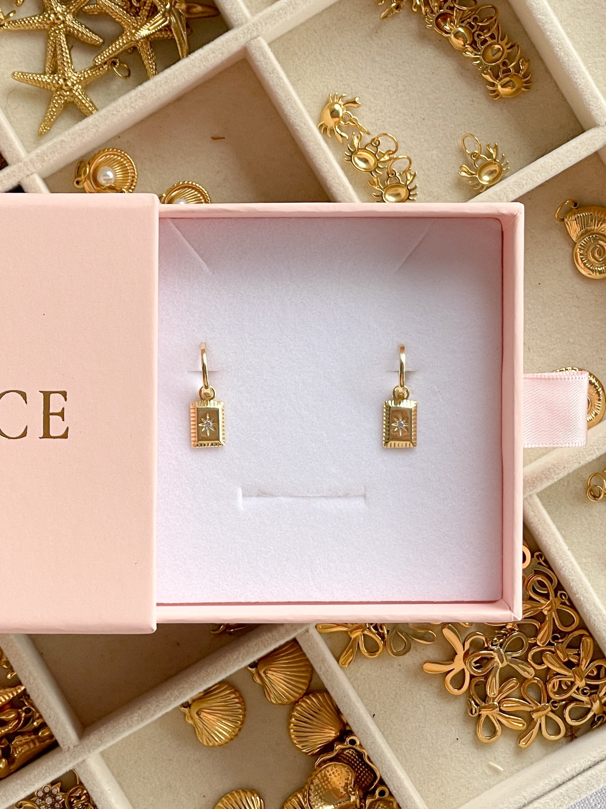 Phoebe pendant earrings in 18k gold, in a Marice gift box